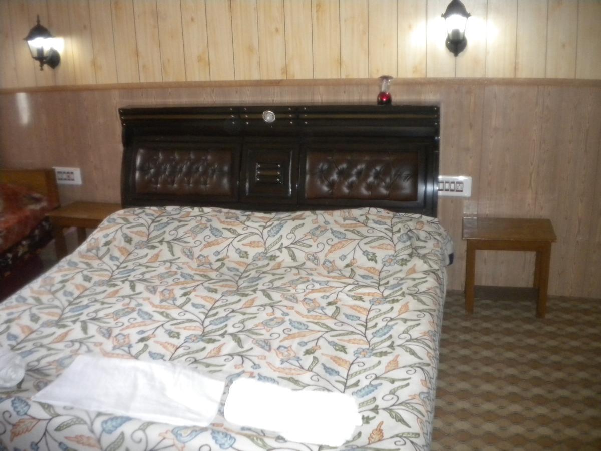 Blooming Dale Hotel Srīnagar Exterior foto
