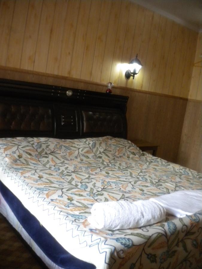 Blooming Dale Hotel Srīnagar Exterior foto